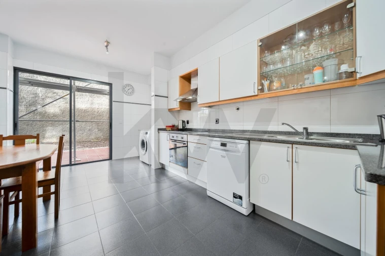 Apartamento T2 para Venda em Camara de Lobos Foto 20