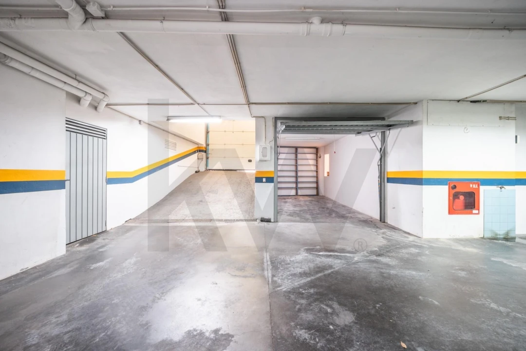 Garagem para Venda em Santo Antonio dos Olivais Foto 7