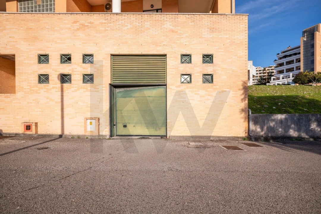 Garagem para Venda em Santo Antonio dos Olivais Foto 8