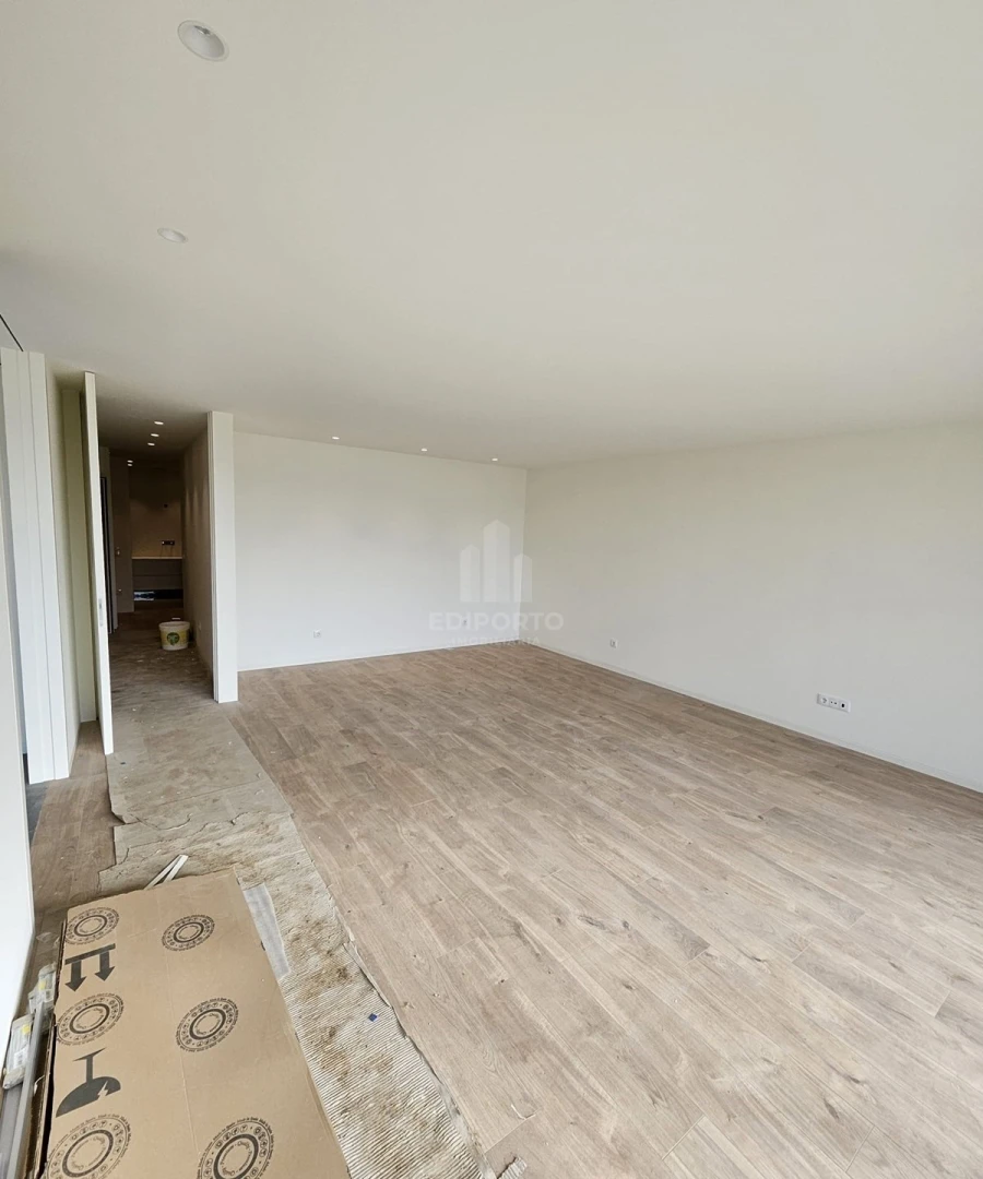 Apartamento T2 para Venda em Grijo Foto 6