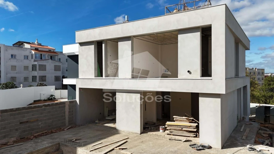 Moradia T4 para Venda em Estômbar e Parchal Foto 2