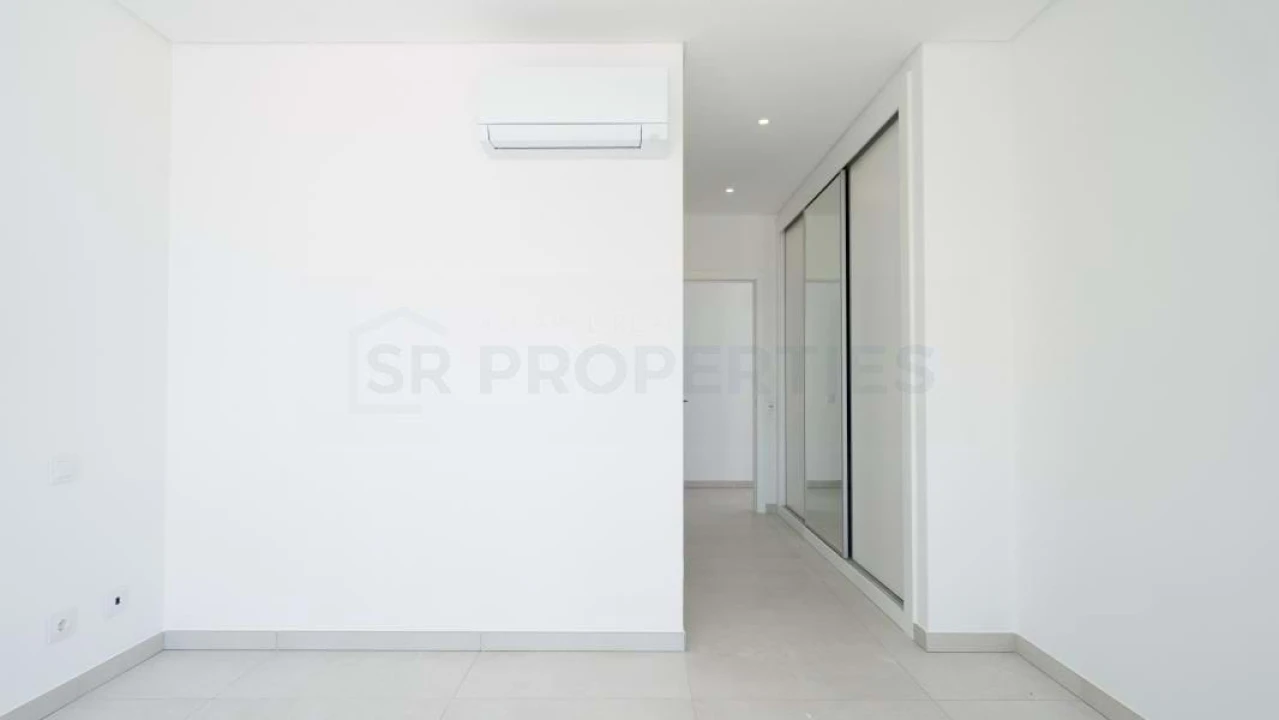 Moradia T4 para Venda em Albufeira e Olhos de Água Foto 35