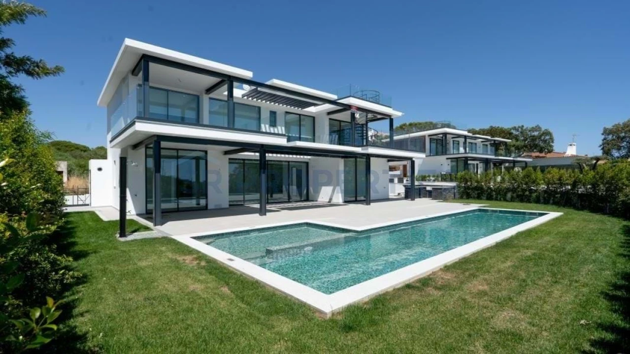 Moradia T4 para Venda em Albufeira e Olhos de Água Foto 1