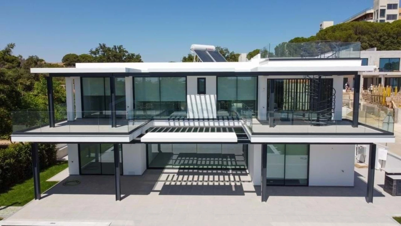 Moradia T4 para Venda em Albufeira e Olhos de Água Foto 6