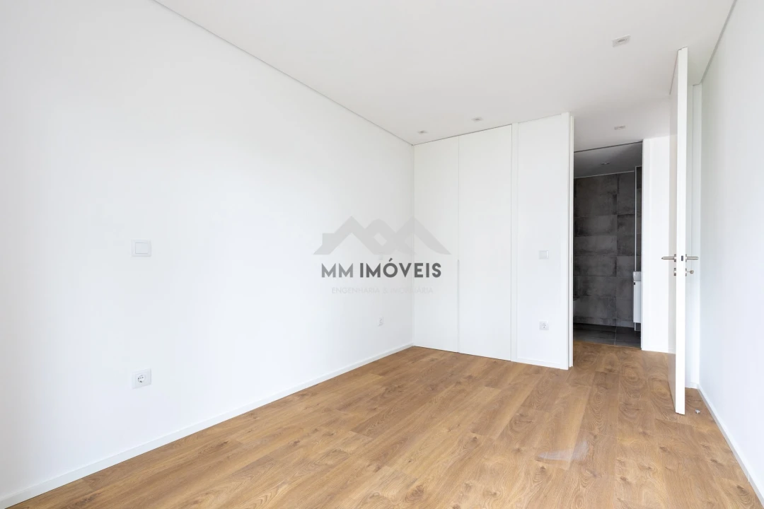 Apartamento T1 para Arrendamento em Paranhos Foto 9