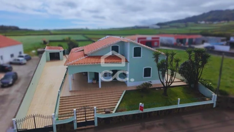 Moradia T5 para Venda em Fontinhas