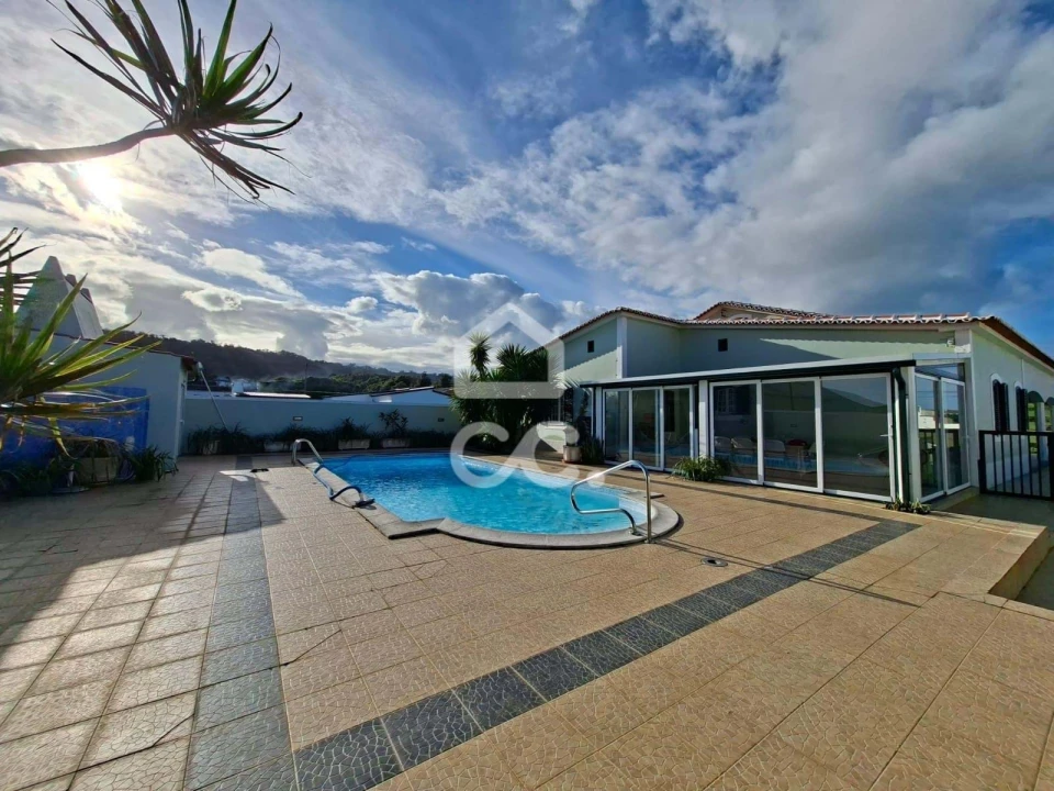 Moradia T5 para Venda em Fontinhas Foto 1