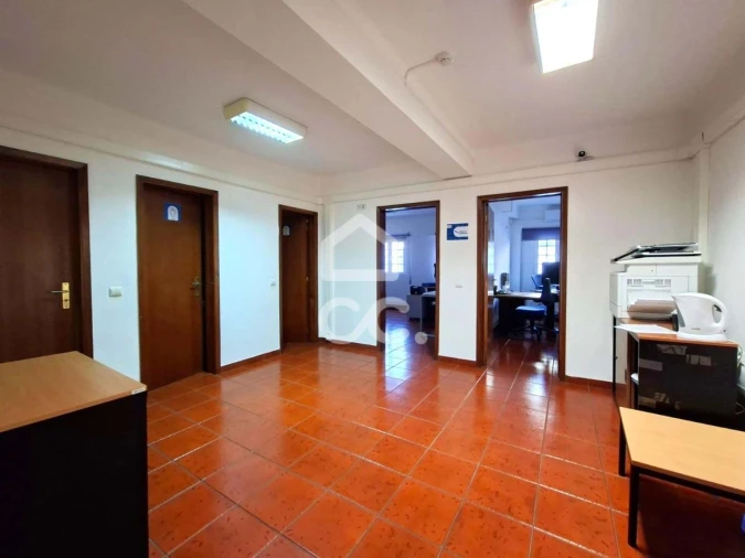 Moradia T10 para Venda em Angra (São Pedro) Foto 8