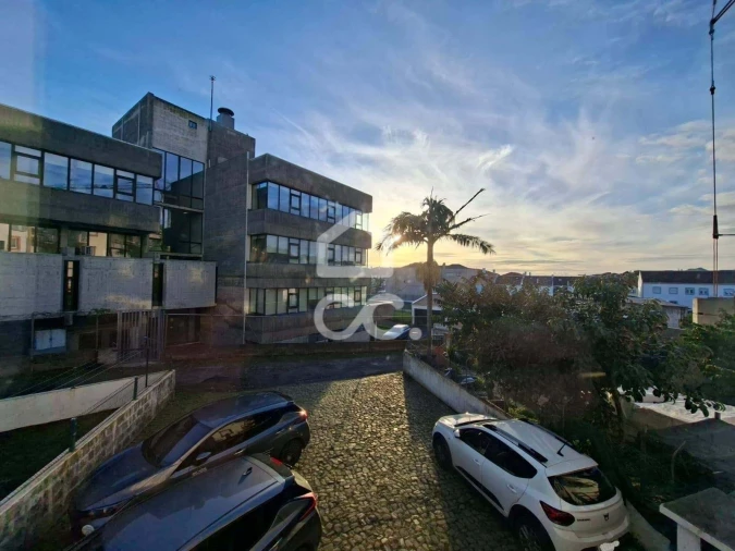 Moradia T10 para Venda em Angra (São Pedro) Foto 2