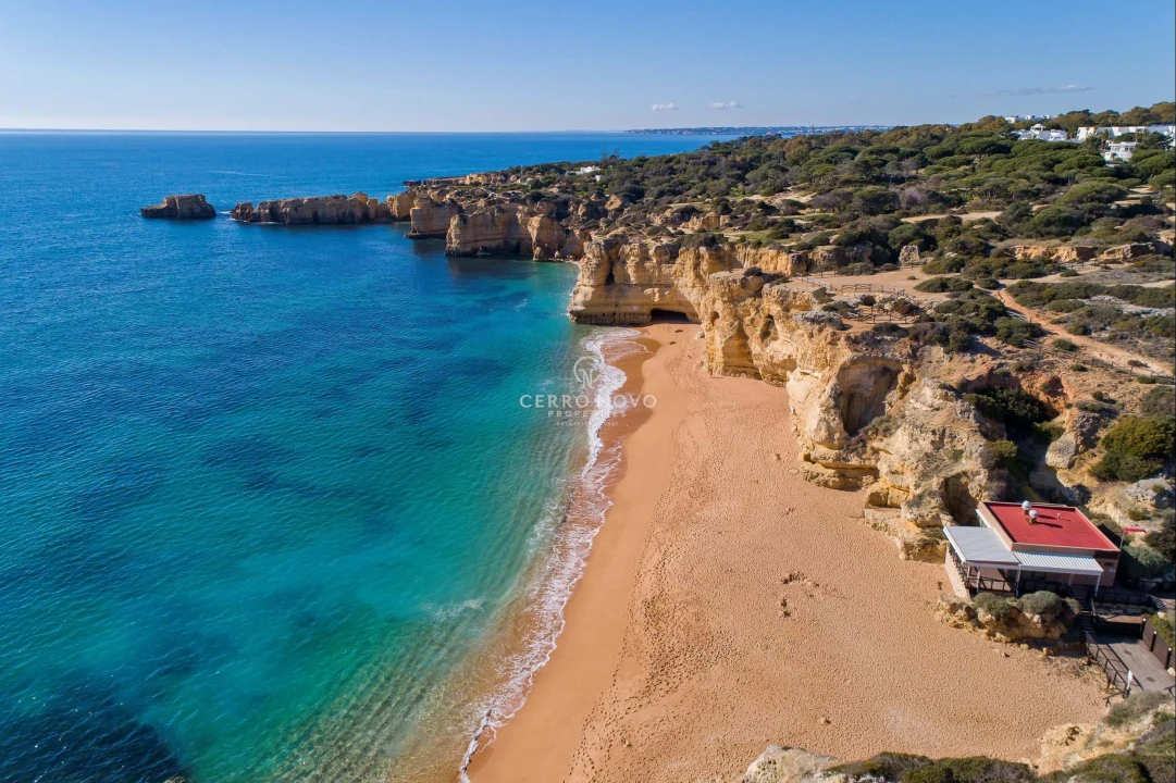 Moradia T5 para Venda em Albufeira e Olhos de Água Foto 2