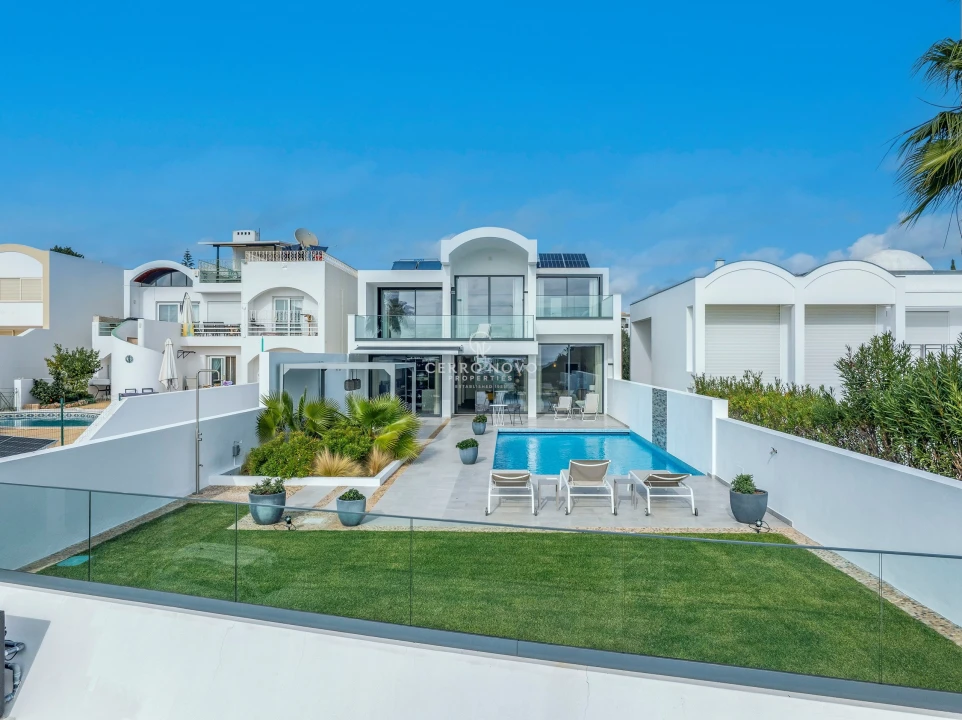 Moradia T5 para Venda em Albufeira e Olhos de Água Foto 1