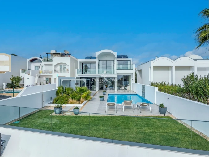 Moradia T5 para Venda em Albufeira e Olhos de Água