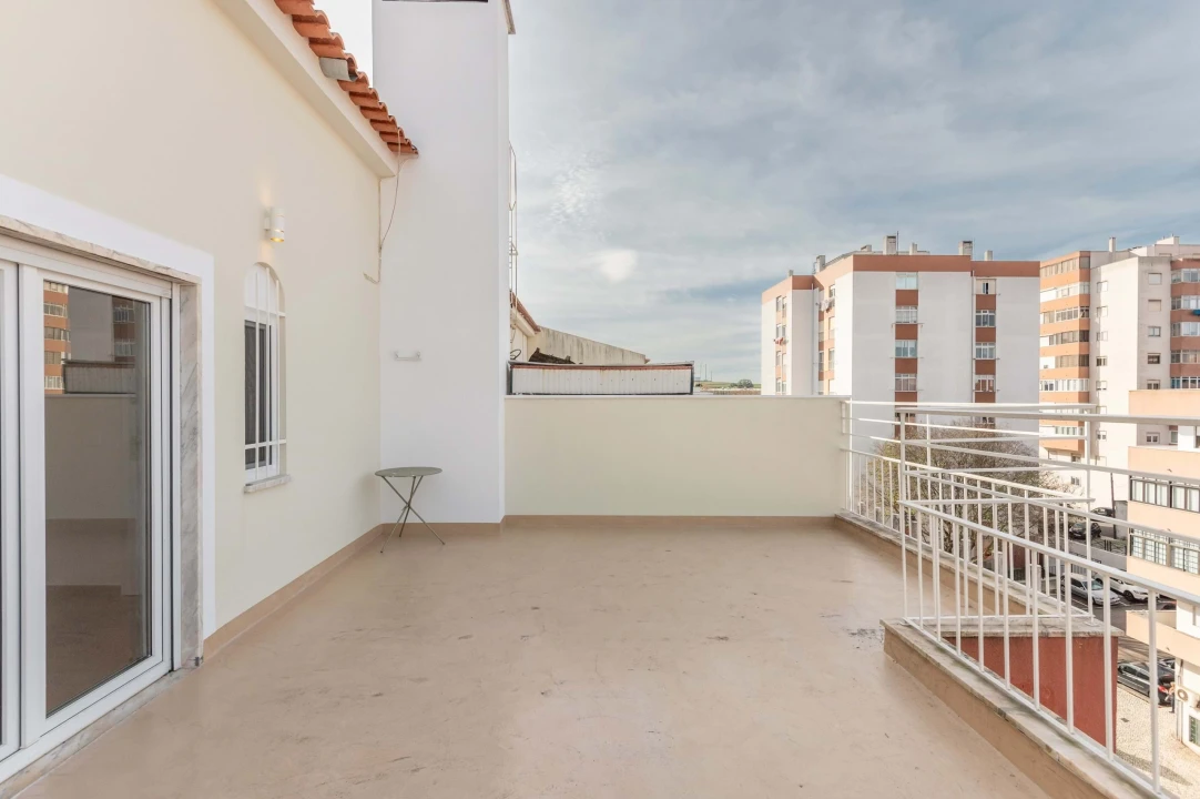 Apartamento T4 para Venda em Barcarena Foto 9