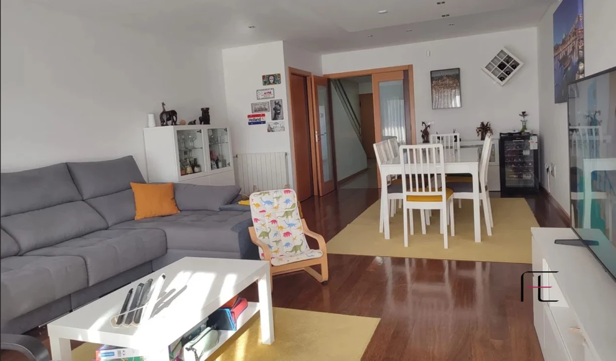 Moradia T4 para Venda em Serzedo e Perosinho Foto 11