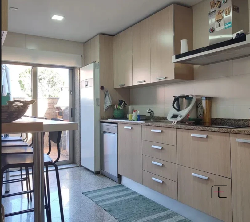 Moradia T4 para Venda em Serzedo e Perosinho Foto 2