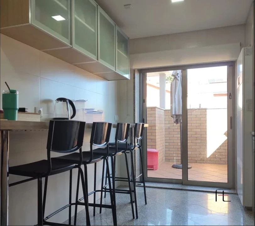 Moradia T4 para Venda em Serzedo e Perosinho Foto 3