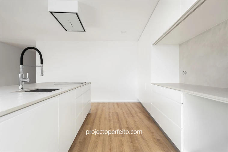 Apartamento T4 para Venda em Espinho Foto 8