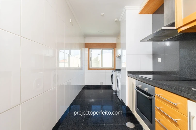 Apartamento T2 para Arrendamento em Espinho Foto 4