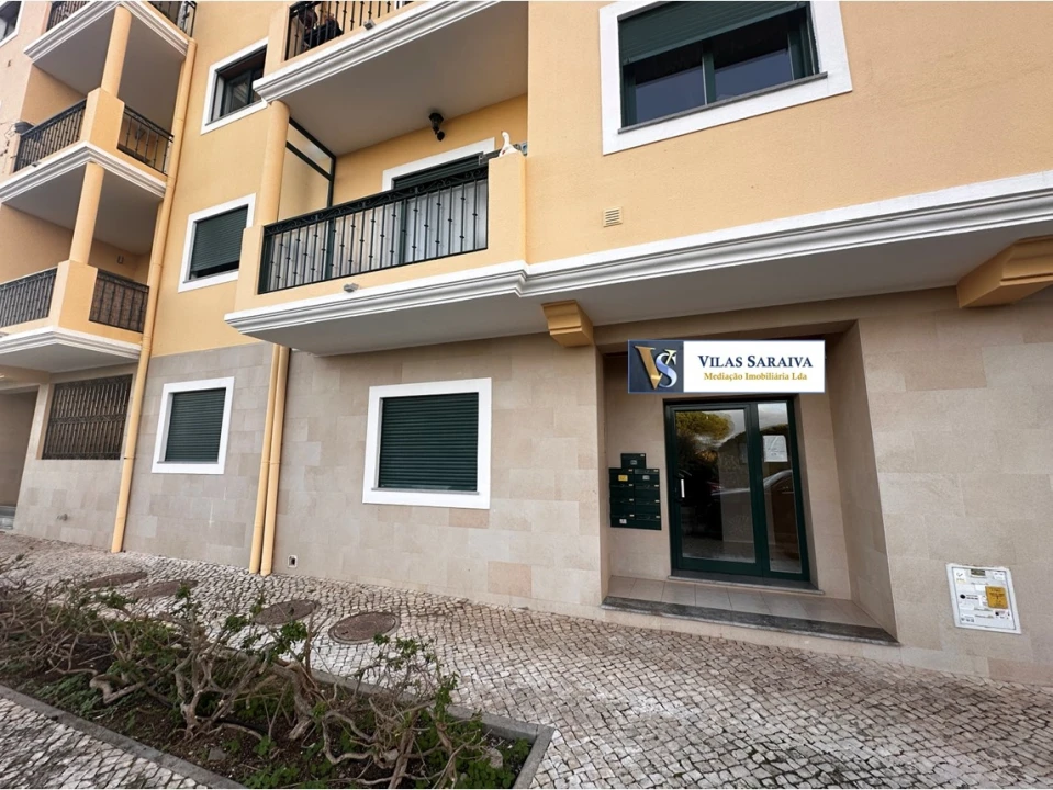 Apartamento T3 para Venda em Quelfes Foto 1