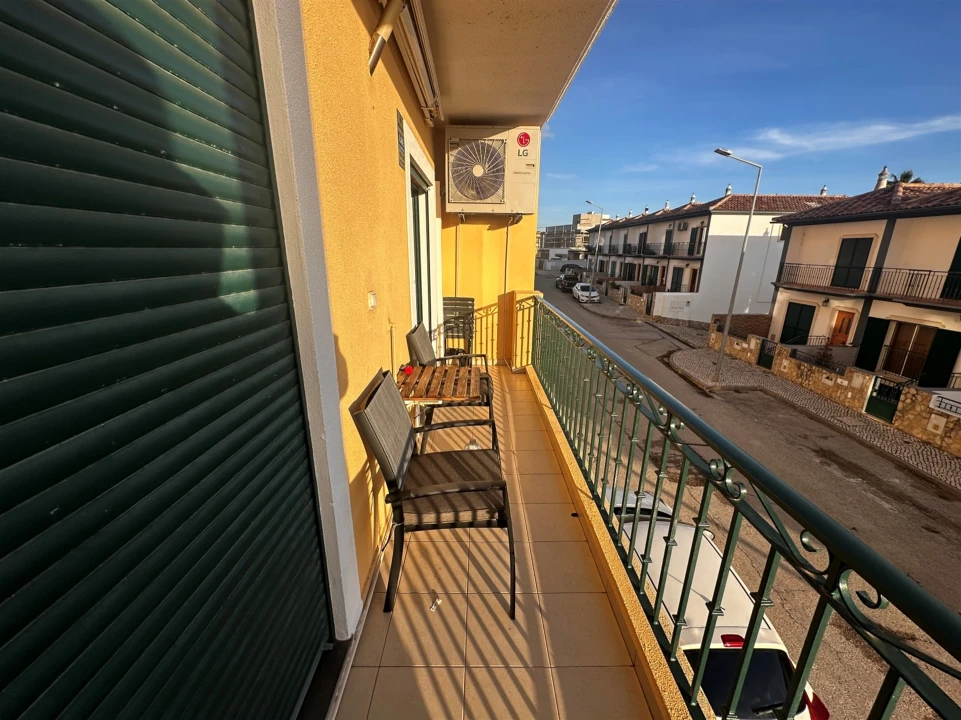 Apartamento T3 para Venda em Quelfes Foto 14