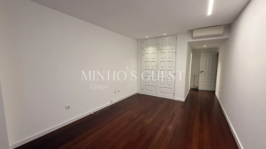 Apartamento T3 para Arrendamento em São Vitor (Braga) Foto 12