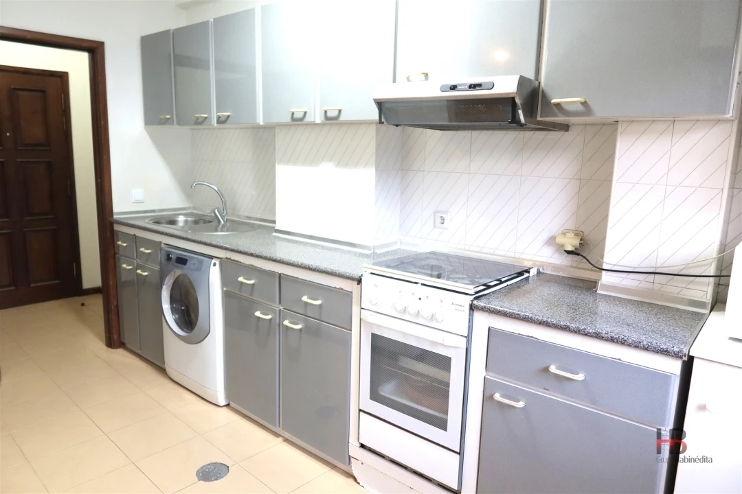 Apartamento T1 para Venda em Lordelo do Ouro e Massarelos Foto 1