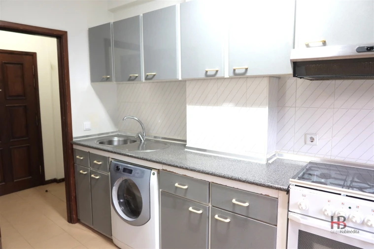 Apartamento T1 para Venda em Lordelo do Ouro e Massarelos Foto 14
