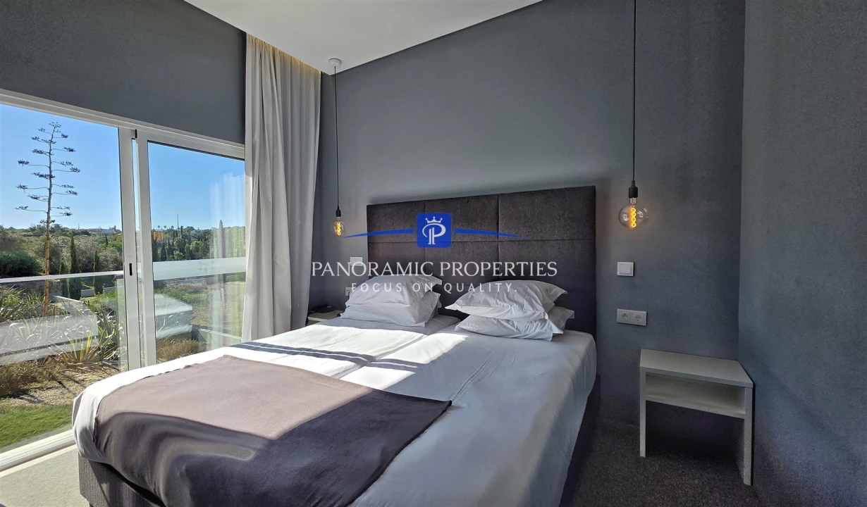 Apartamento T0 para Venda em Estômbar e Parchal Foto 7