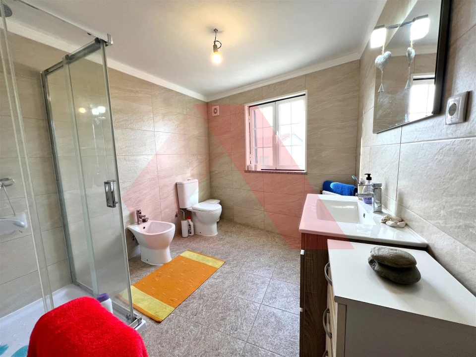 Moradia T2 para Venda em Covas e Vila Nova de Oliveirinha Foto 11