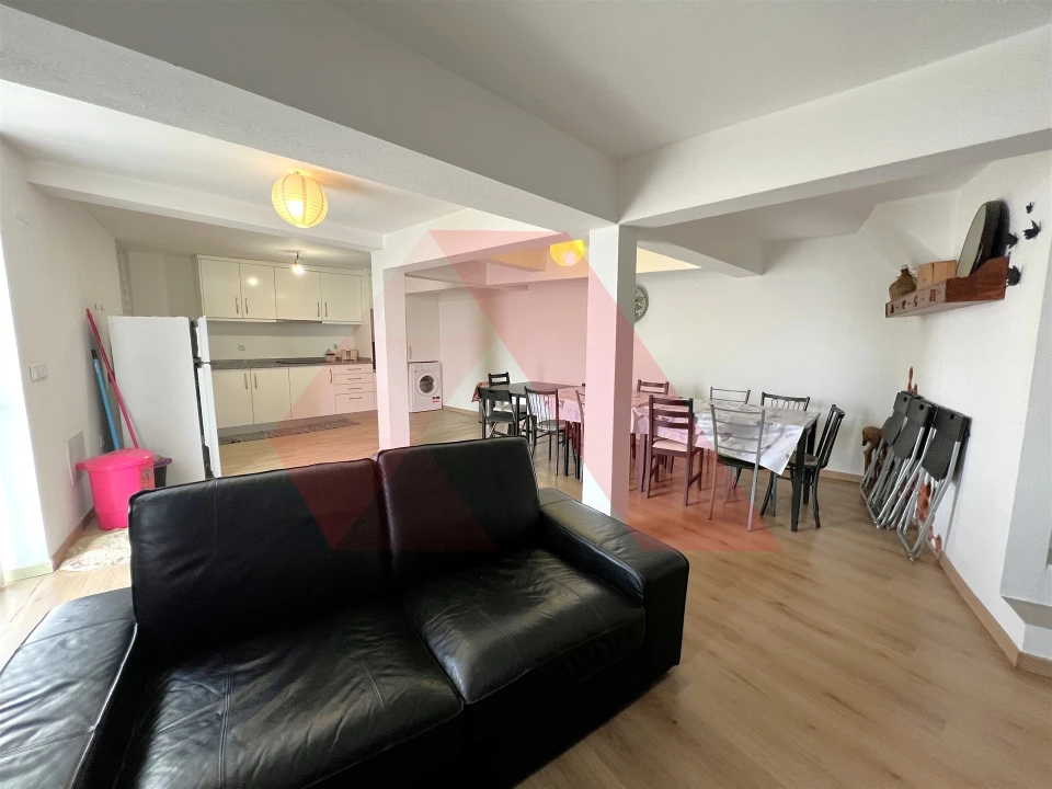 Moradia T2 para Venda em Covas e Vila Nova de Oliveirinha Foto 5