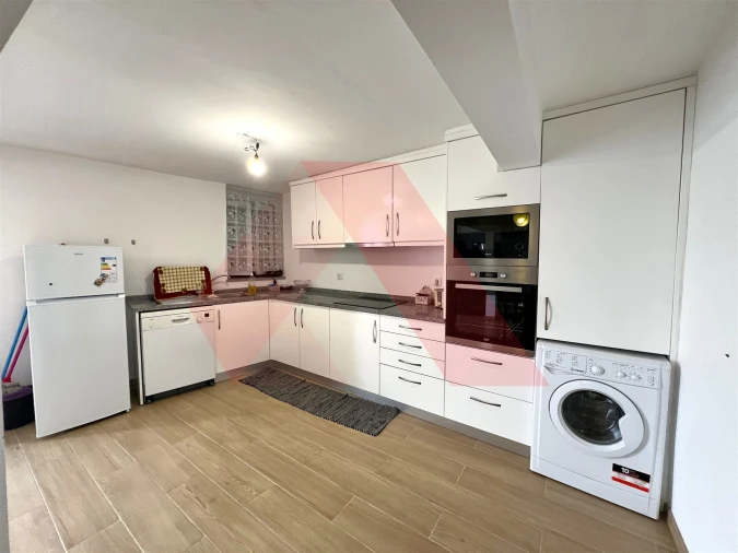 Moradia T2 para Venda em Covas e Vila Nova de Oliveirinha Foto 3