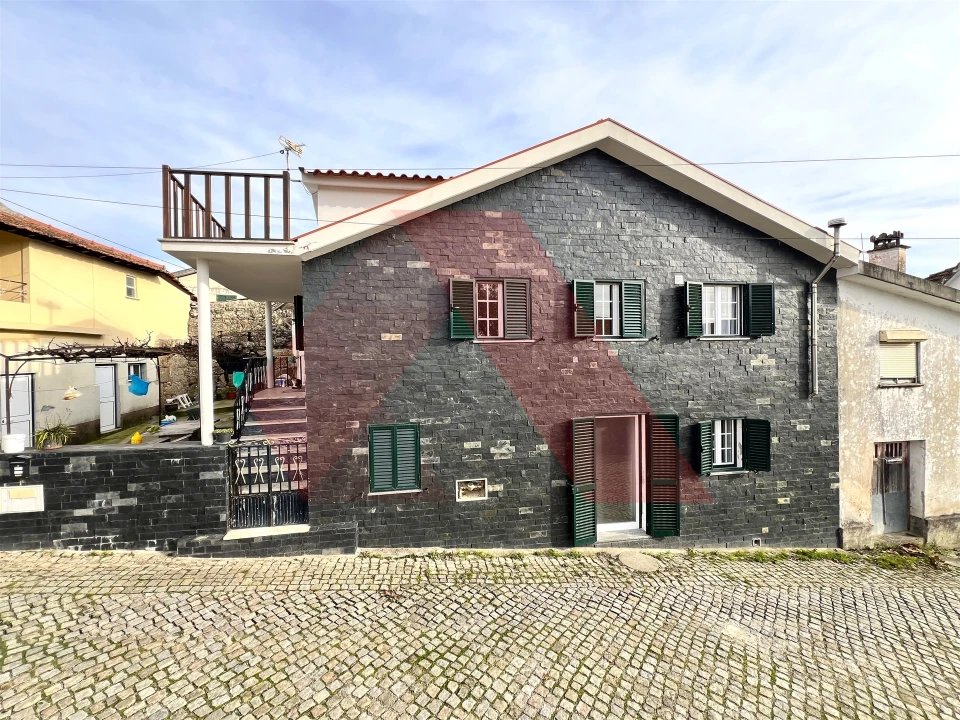 Moradia T2 para Venda em Covas e Vila Nova de Oliveirinha Foto 1