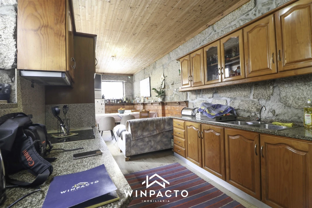 Moradia T4 para Venda em Nelas Foto 4