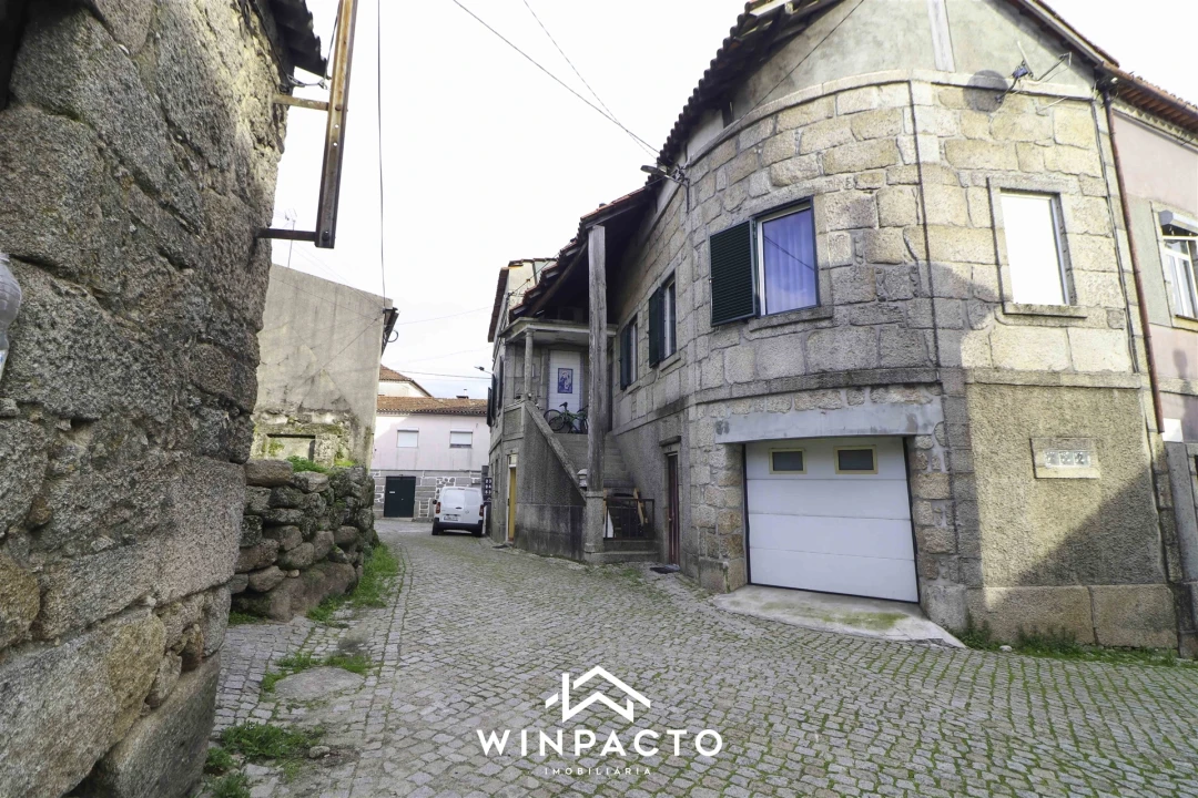 Moradia T4 para Venda em Nelas Foto 1