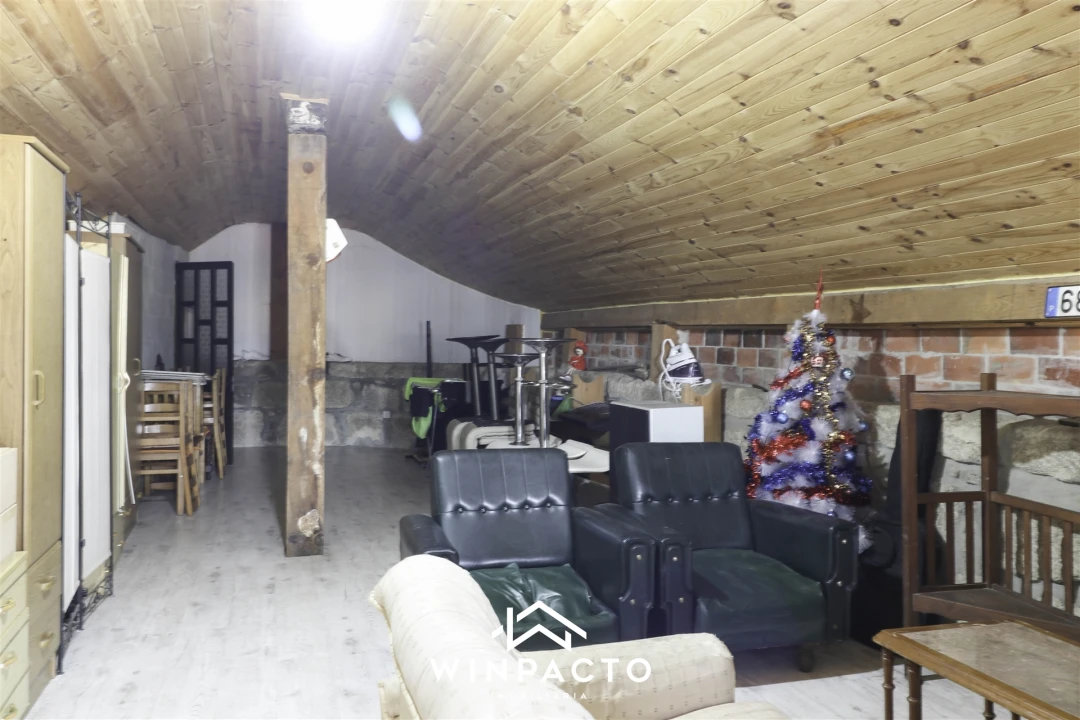 Moradia T4 para Venda em Nelas Foto 21