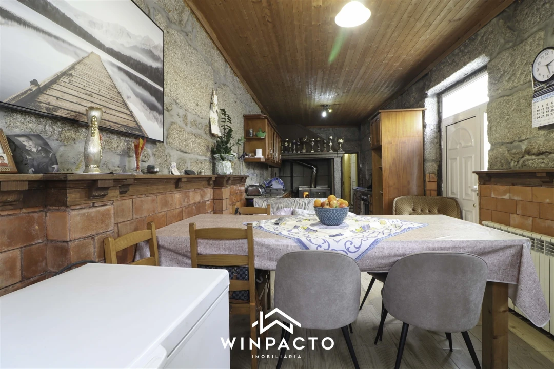 Moradia T4 para Venda em Nelas Foto 3