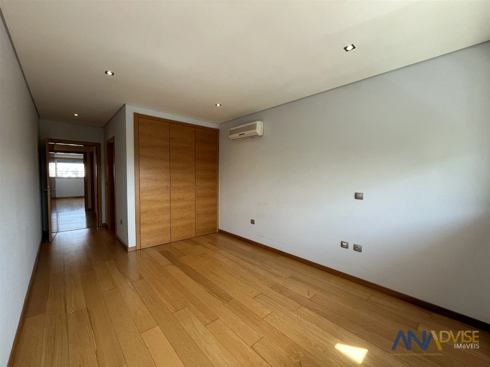 Apartamento T3 para Arrendamento em Viseu Foto 16