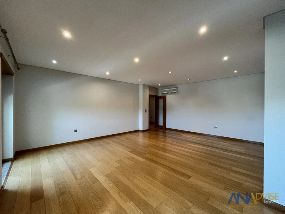 Apartamento T3 para Arrendamento em Viseu Foto 3
