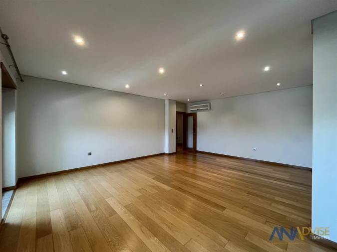 Apartamento T3 para Arrendamento em Viseu Foto 3
