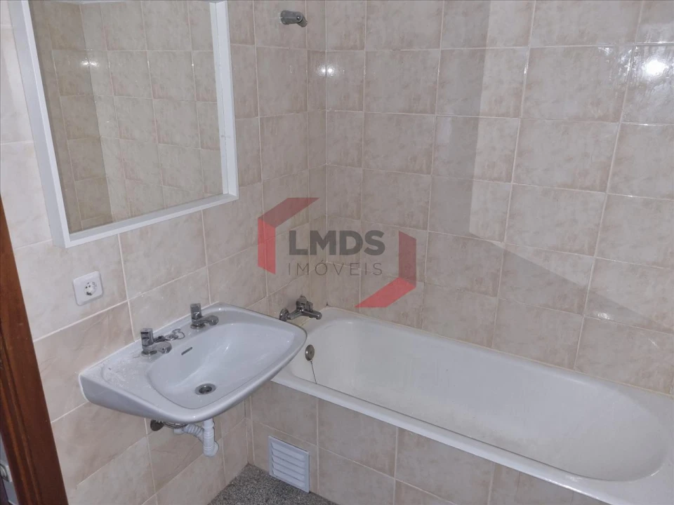 Apartamento T2 para Venda em Rio Tinto Foto 9