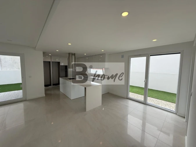 Moradia T4 para Venda em Charneca de Caparica e Sobreda Foto 4