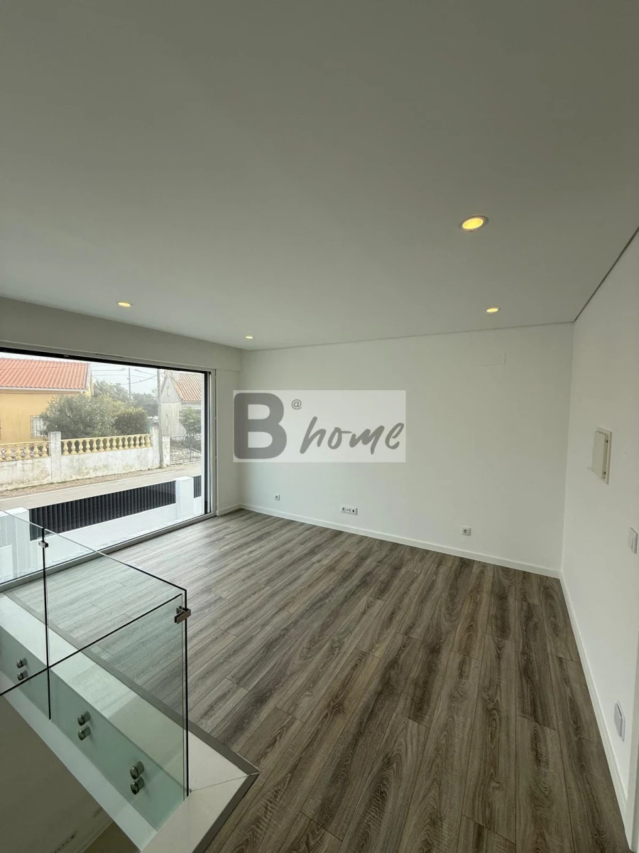 Moradia T4 para Venda em Charneca de Caparica e Sobreda Foto 12