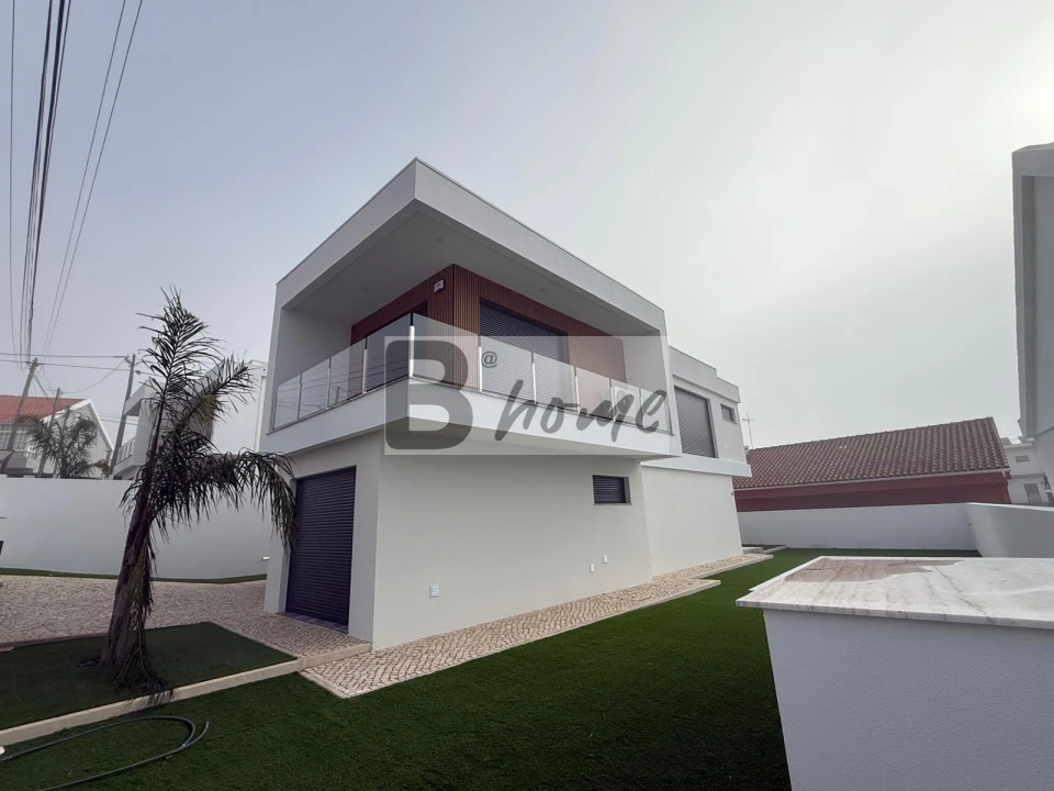 Moradia T4 para Venda em Charneca de Caparica e Sobreda Foto 1