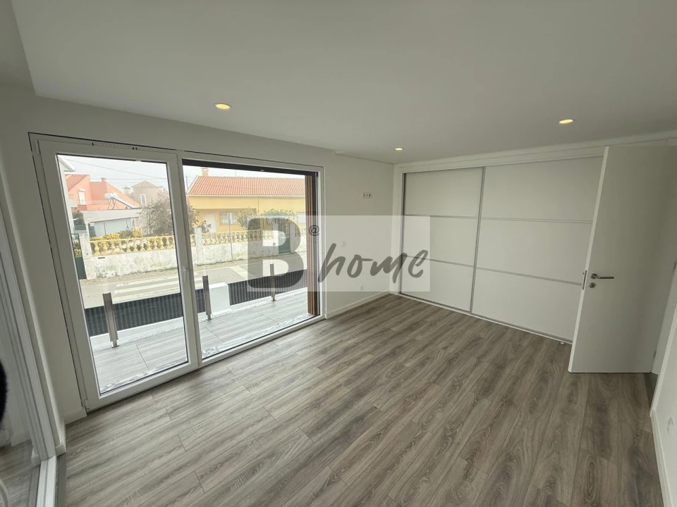 Moradia T4 para Venda em Charneca de Caparica e Sobreda Foto 16