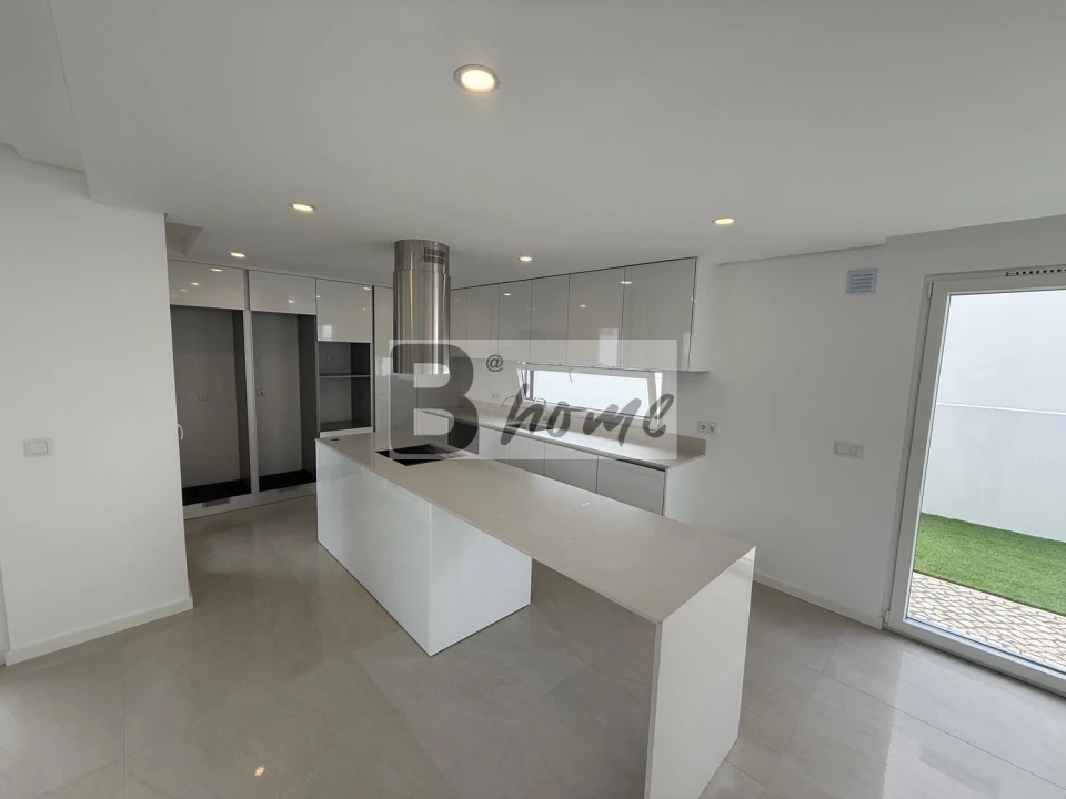 Moradia T4 para Venda em Charneca de Caparica e Sobreda Foto 5