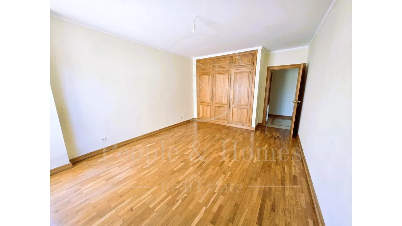 Apartamento T4 para Venda em Cascais e Estoril Foto 27