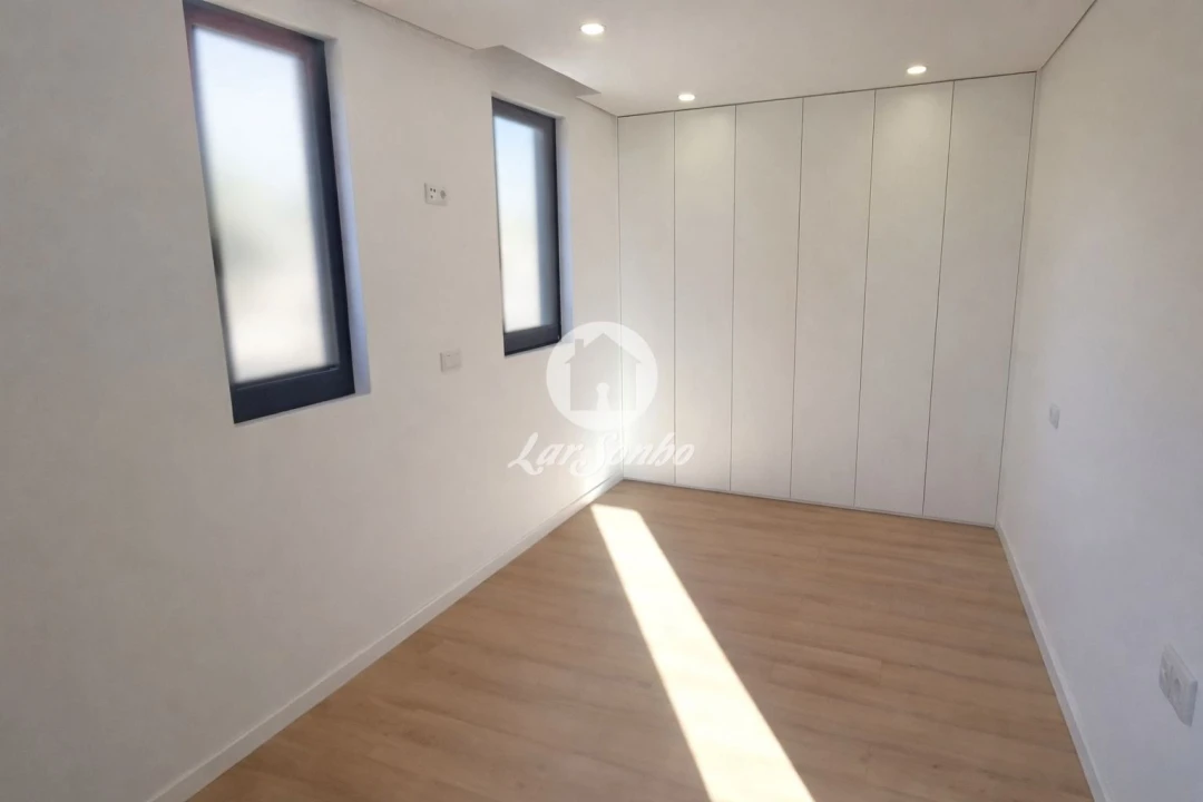 Moradia T2 para Venda em Lijo Foto 11