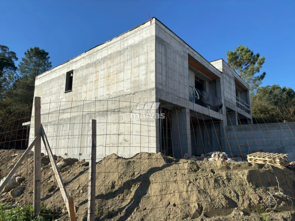 Moradia T3 para Venda em Lanhoso Foto 2