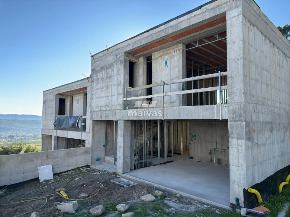 Moradia T3 para Venda em Lanhoso Foto 3