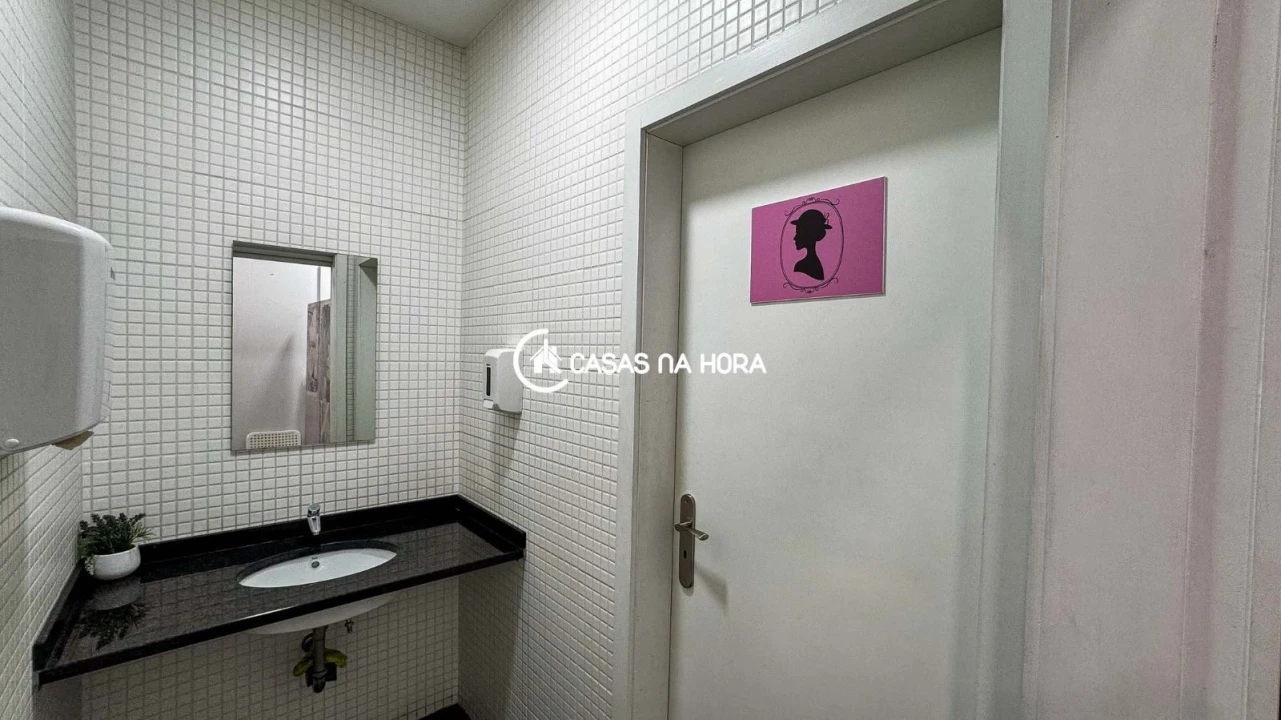 Loja para Arrendamento em Arcozelo Foto 10